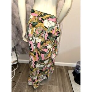 SHEIN Curve 2XL Ruffle hem tropical multicolor
Floral Wrap Sarong